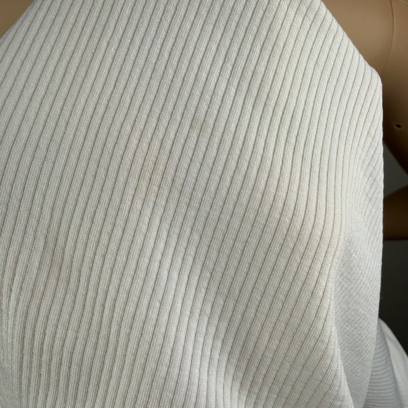 Athleta Ribbed V‑Neck Short Sleeve T‑Shirt Womens M White Soft Stretch Top - Picture 9 of 9